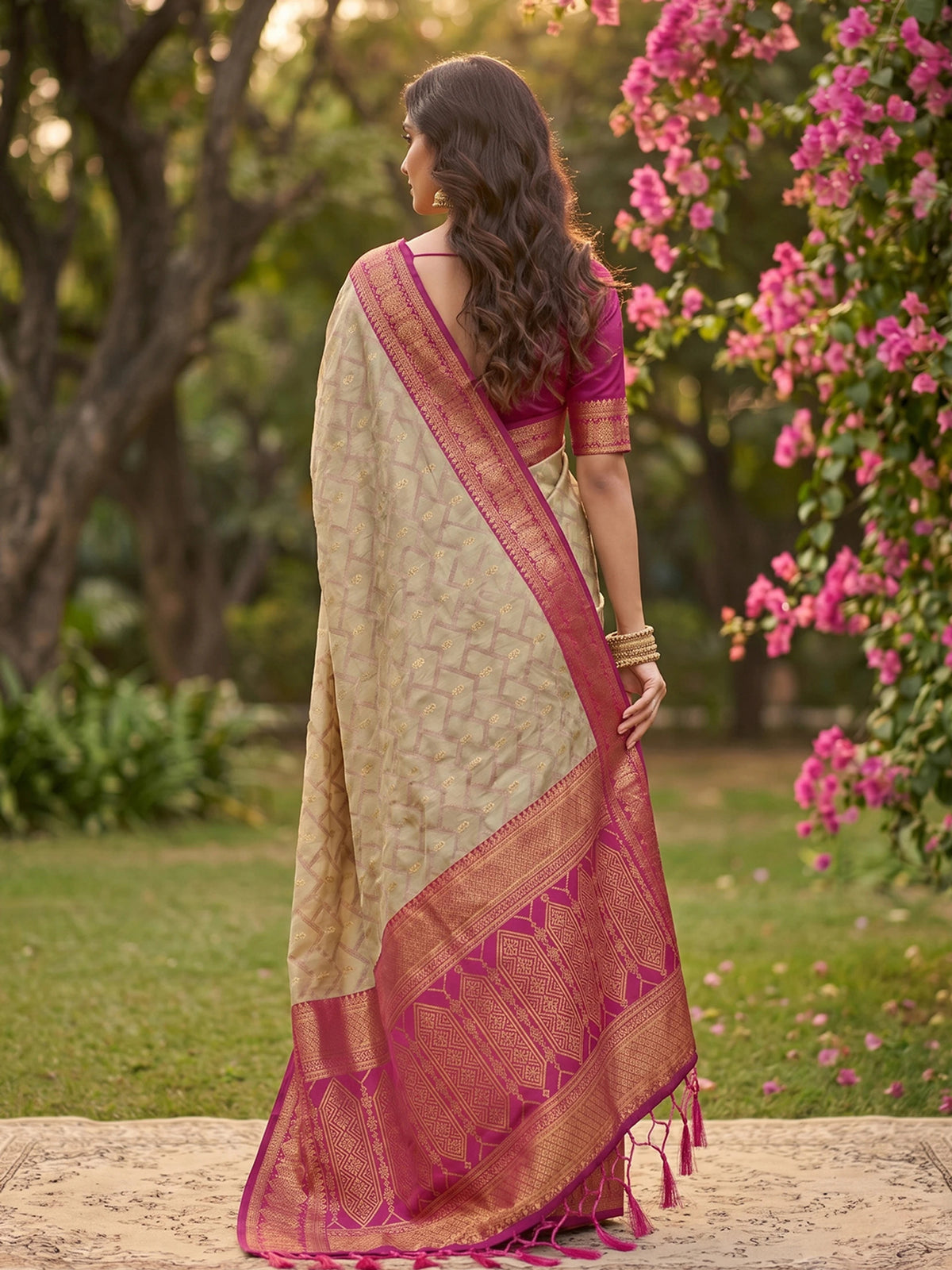 Rangvi Madhvi Soft Cotton Designer Elegant Festive Wear Saree with Rich Beinge Pink Zari Border