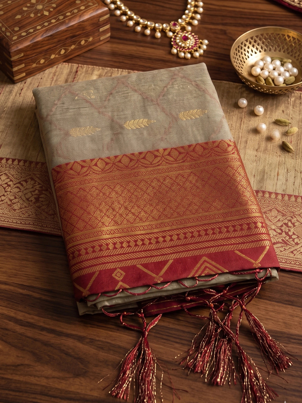 Rangvi Madhvi Soft Cotton Designer Elegant Festive Wear Saree with Rich Beinge Maroon Zari Border